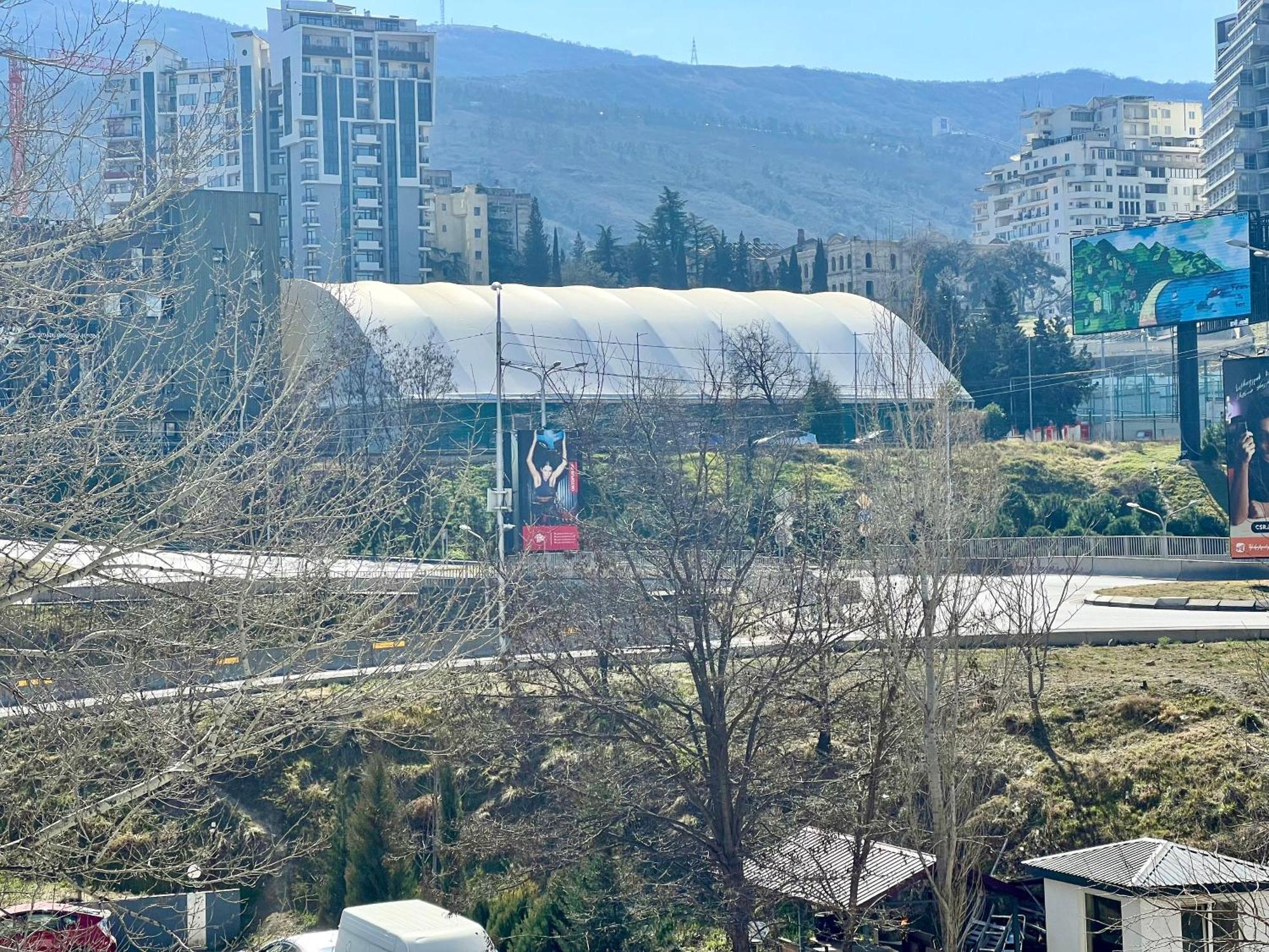 Tbilisi Apartment Tennis Court Exteriör bild